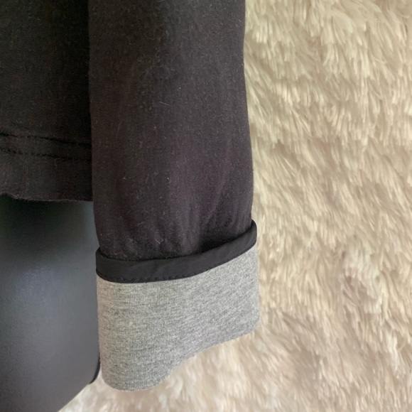 Ladies size 6 Black Lululemon Jacket! - Picture 3 of 8